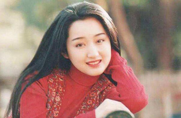 杨钰莹为什么突然退出歌坛 起底杨钰莹一生未嫁的原因