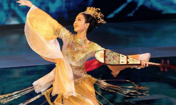 佟丽娅事件为什么不能说 起底佟丽娅为什么能主持春晚