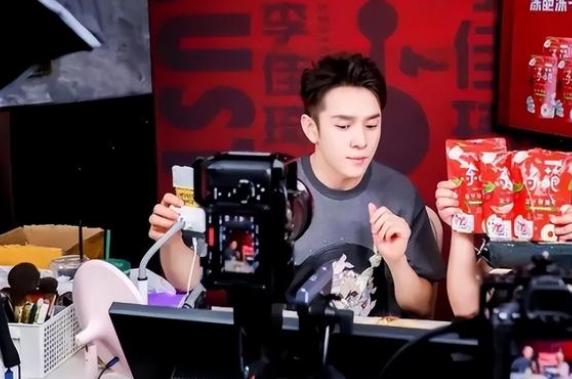 李佳琦为什么被全网封主要原因 起底李佳琦还能复出直播吗