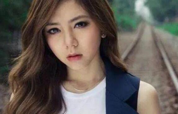 邓紫棋为什么改名歌莉娅 邓紫棋改名事件原因分析