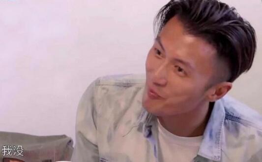 谢霆锋否认与杨幂恋情称是朋友 谢霆锋被问结否答案令王菲尴尬