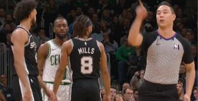 沃克遭驱逐是什么原因 肯巴沃克复出遭驱逐引网友热议