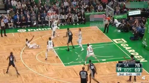 沃克遭驱逐是什么原因 肯巴沃克复出遭驱逐引网友热议