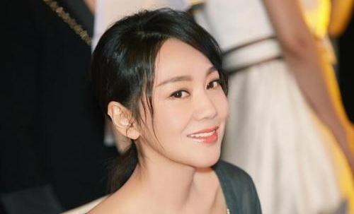 闫妮与男友王启名分手原因是什么 闫妮的婚史女儿近照曝光老公是谁