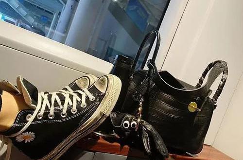 王子文因踩桌道歉事件详情回顾 王子文微博道歉态度引热议