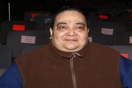 何超雄年轻时美貌曝光竟女的，何鸿燊尸骨未寒告胞姐啥回事？