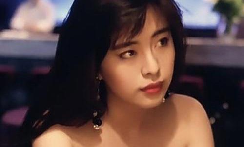 王祖贤诵唱经文妆发神似当年白蛇 王祖贤近期相片体态丰腴气质获赞