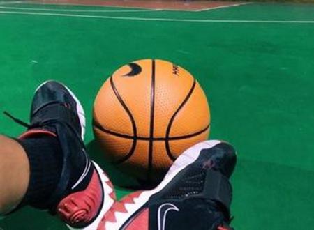 罗志祥晒打篮球照片疑发福 难道打篮球的男人都很渣爱多人运动