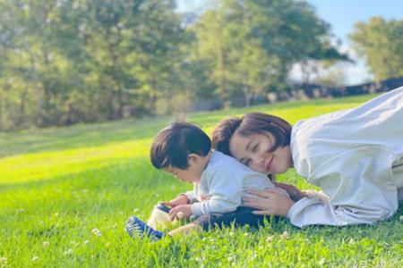 张歆艺儿子四坨给金晨打call怎么回事 张歆艺和金晨真实关系怎样