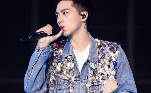 许魏洲朋友求婚许魏洲粉丝引热议 许魏洲演唱会成月老遭调侃