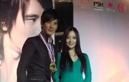 李小璐因搞直播被质问上了热搜 盘点李小璐的前男友都有谁？