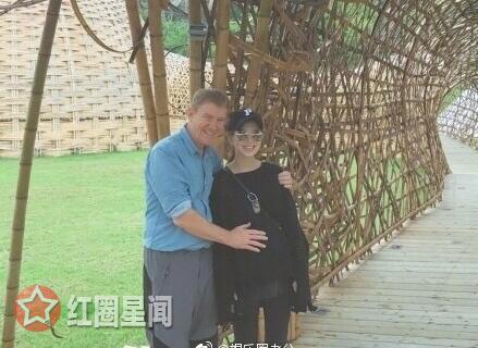 昆凌家庭背景曝光 爸爸是外国人