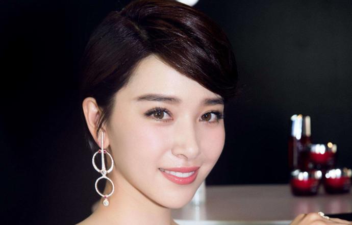 阚清子帮董力剪头发 阚清子惨被董力犀利发问感情问题