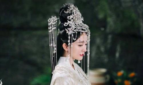 杨幂跳狐狸舞卖萌总算知道绰号怎么来的了 杨幂迪丽热巴隔空斗舞