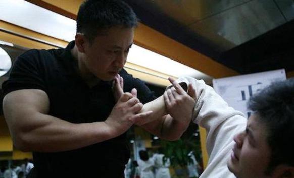 九命保镖李旭个人资料简介 中国第一保镖一人能打倒30人