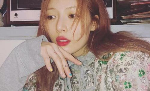 流行美甲图片2019新款式分享 好看的美甲图案每一款都显白百搭