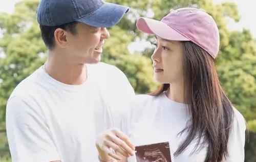 柯有伦当爸与妻子合照曝光 柯有伦现状为何不火