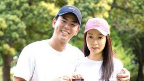 柯有伦当爸与妻子合照曝光 柯有伦现状为何不火