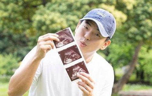 柯有伦当爸与妻子合照曝光 柯有伦现状为何不火