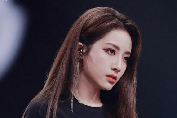 喻言妈妈为什么要代管后援会 监管粉丝不负责财务引发争议