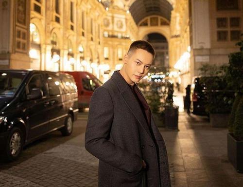 陈伟霆剃头新发型曝光引热议 陈伟霆最帅照片网友疯狂打call