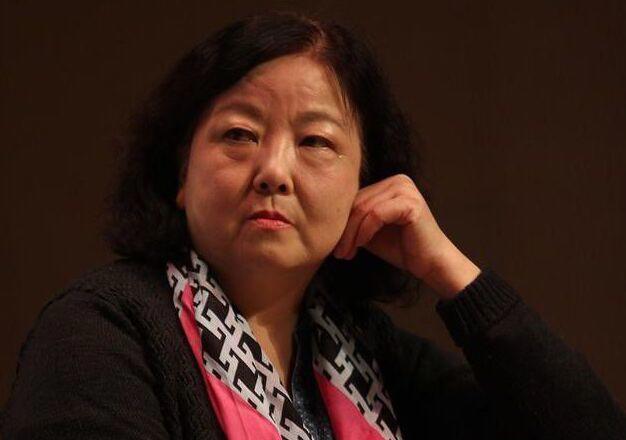 方方作家最后结局及处理结果 作家方方逃出国了吗