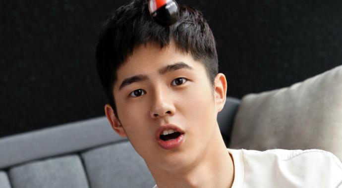 刘昊然露额头证件照 刘昊然帅气十足少年感引网友一片热议