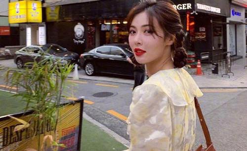 泫雅李佳琦同框网友关注点却是这个 泫雅回应掀裙子如今穿着保守