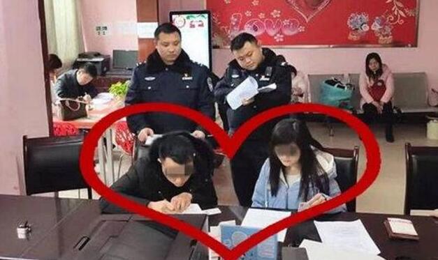 逃犯自首求先结婚怎么回事 深情女友勇敢守候民警陪同领证