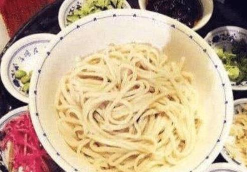 孟非面馆现状倒闭了，岳云鹏的面馆却依旧红火