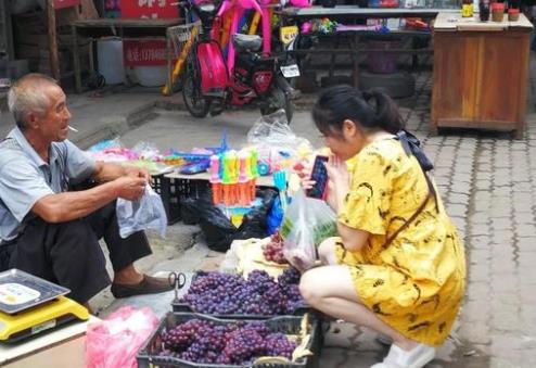 2020年开放地摊经济 地摊经济火爆的背后有什么优势吗？