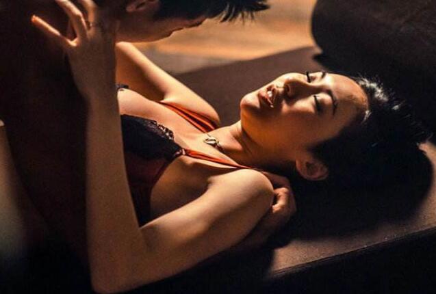 刘心悠军鸡余文乐险流鼻血 整容前照片对比刘心悠鼻子假的吗