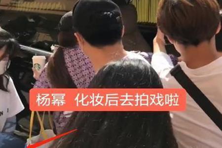 杨幂黑脸扔伞被骂垃圾咋回事？耍大牌争议事件真相令人意外