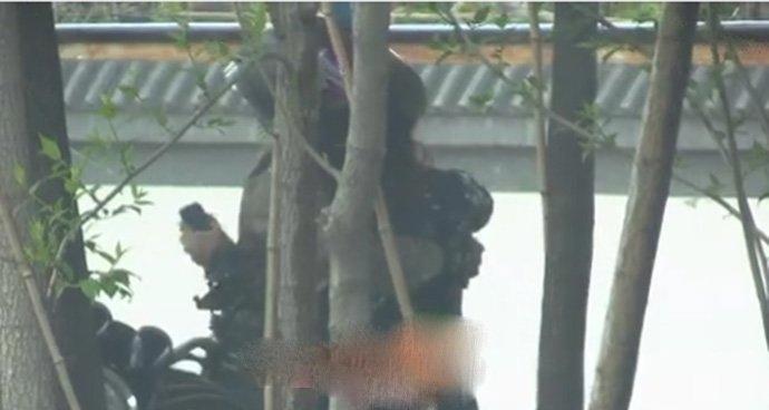 屈楚萧否认恋情微博发文引热议 绯闻女友万籽麟微博正面怒怼