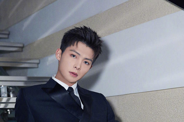 张铭恩和徐璐什么时候分手的 与胡冰卿拥抱热吻疑似产生新恋情