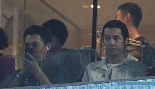 靳东胡歌看球姿势遭网友调侃 胡歌电视剧多次合作靳东成革命友情