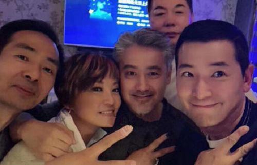 吴秀波近照曝光 参加聚会满面笑容不受风波影响