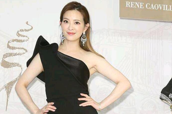 刘真女儿不知道妈妈去世 可爱萌娃不知道妈妈去世依旧天真懵懂