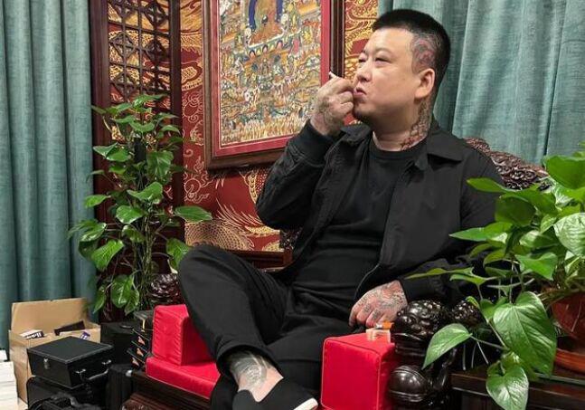 天津李四的父亲干什么的 天津李四富二代身份是黑道人?