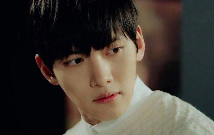 池昌旭抽烟直播和粉丝互动引热议 池昌旭退伍后现状