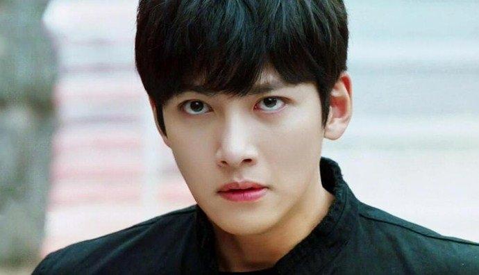 池昌旭抽烟直播和粉丝互动引热议 池昌旭退伍后现状