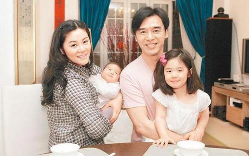 钟镇涛老婆范姜相恋17年结婚现状 钟镇涛为什么欠2亿始末介绍