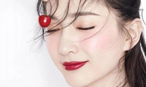 嘴唇干裂脱皮怎么办才能快速恢复 唇部怎么护理的5个注意点
