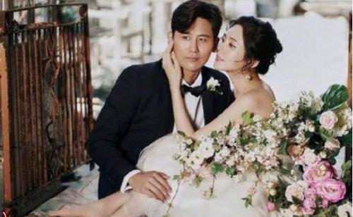 秋瓷炫于晓光婚纱照曝光满屏幸福感 秋瓷炫演的电视剧角色遭调侃
