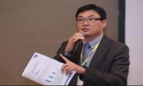 鲍毓明喊冤称彼此是恋人，女当事人坚决否认恋爱关系