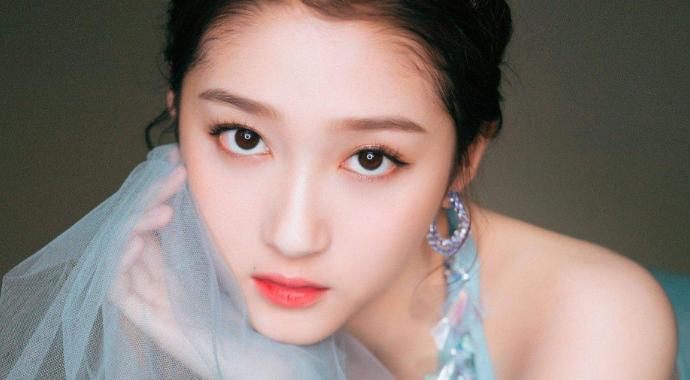 关晓彤旗袍造型 关晓彤和baby同穿旗袍大长腿优势一览无遗太美了