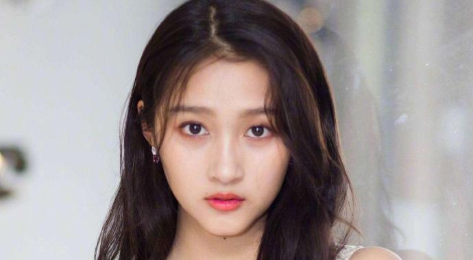 关晓彤旗袍造型 关晓彤和baby同穿旗袍大长腿优势一览无遗太美了