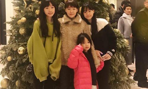 小S全家福曝光公婆罕见出镜 小S老公穿情侣装再破感情不和说法