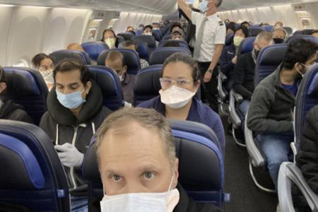 特朗普总统要求所有白宫人员戴口罩，彭斯未现身不幸中招了？