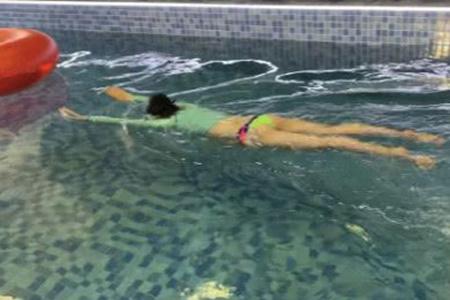 唐艺昕孕期游泳大秀火辣身材，孕妇游泳最佳时期是什么？